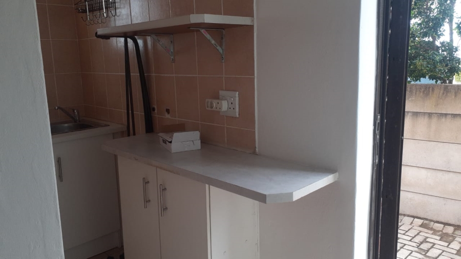 To Let 2 Bedroom Property for Rent in Wavecrest Eastern Cape